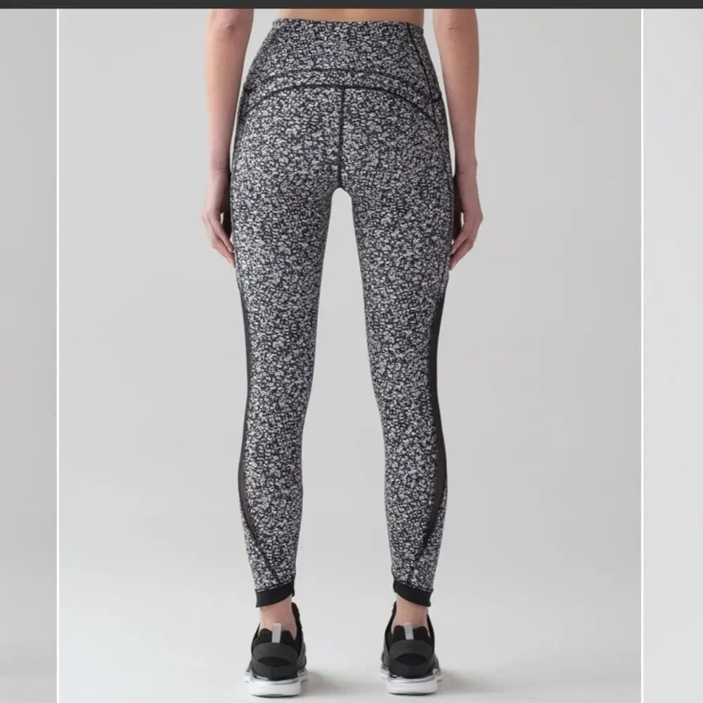 Lululemon Sole 7/8 Training Tight Alpine White Black